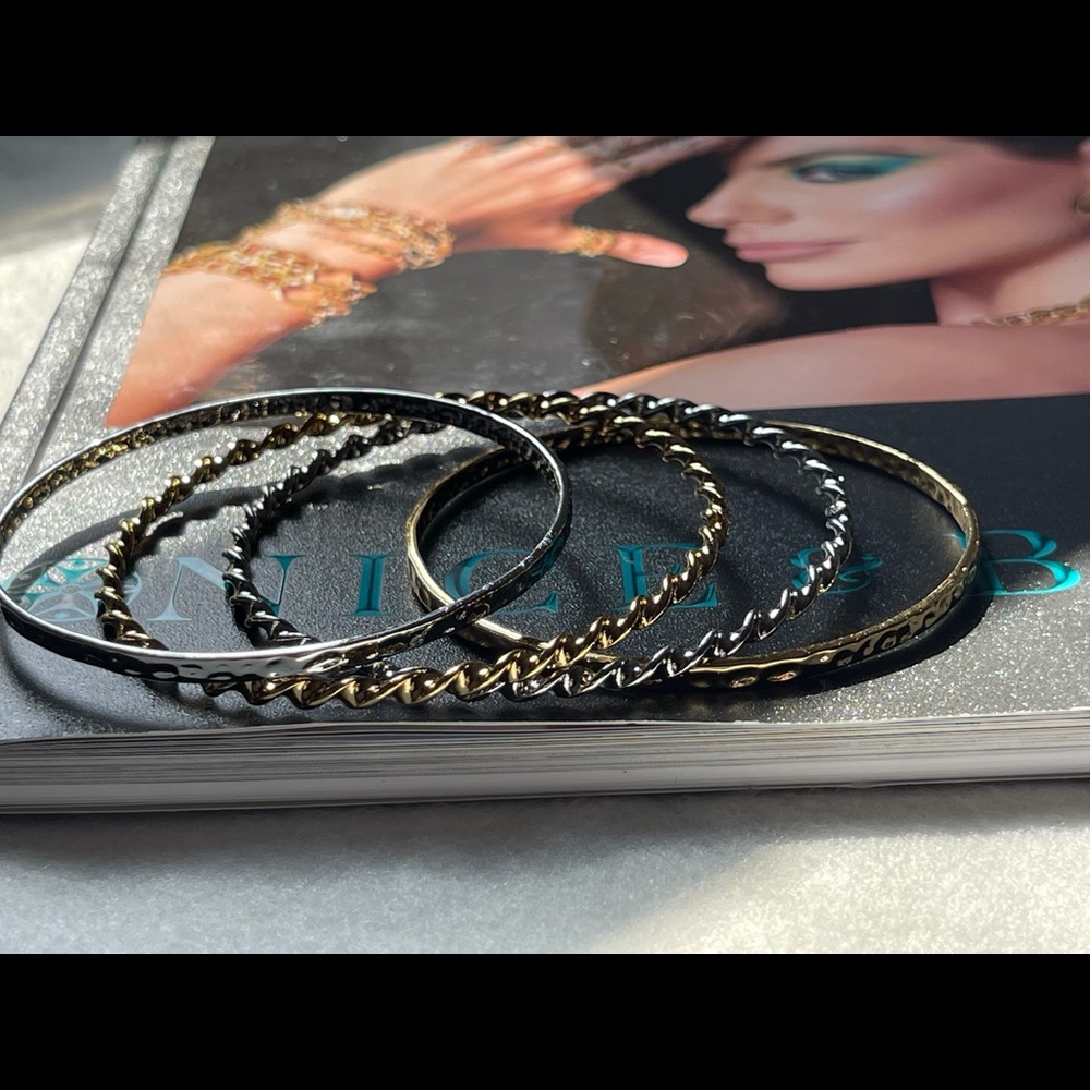 Set de pulseras doradas y de rodio  disponibles ya ❤️💖❤️❤️